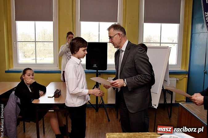 Zdjęcie w galerii na portalu naszraciborz.pl: Najlepsi matematycy z SP 13 zdobyli puchar! wiadomości z regionu