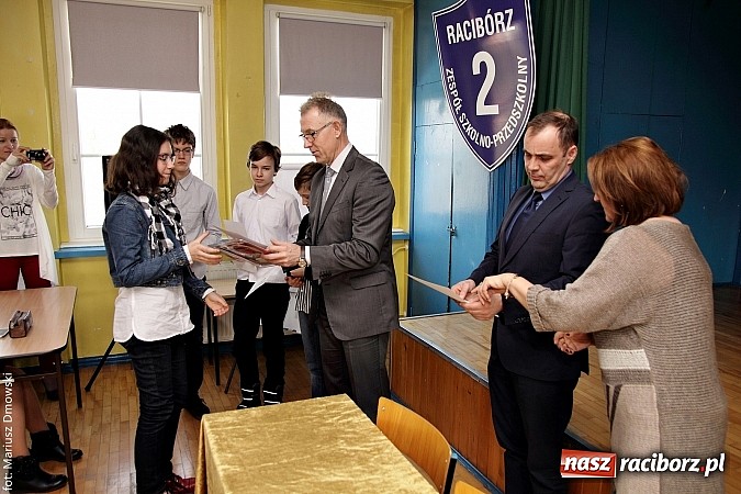 Zdjęcie w galerii na portalu naszraciborz.pl: Najlepsi matematycy z SP 13 zdobyli puchar! wiadomości z regionu