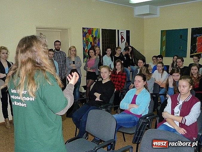 Zdjęcie w galerii na portalu naszraciborz.pl: Uczniowie G1 wystawiają prace w Bibliotece Pedagogicznej  wiadomości z regionu