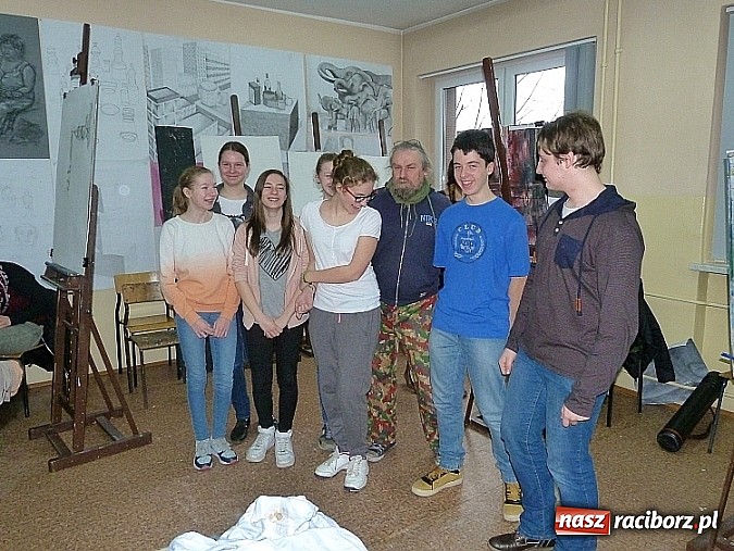 Zdjęcie w galerii na portalu naszraciborz.pl: Uczniowie G1 wystawiają prace w Bibliotece Pedagogicznej  wiadomości z regionu