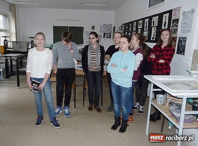 Zdjęcie w galerii na portalu naszraciborz.pl: Uczniowie G1 wystawiają prace w Bibliotece Pedagogicznej  wiadomości z regionu