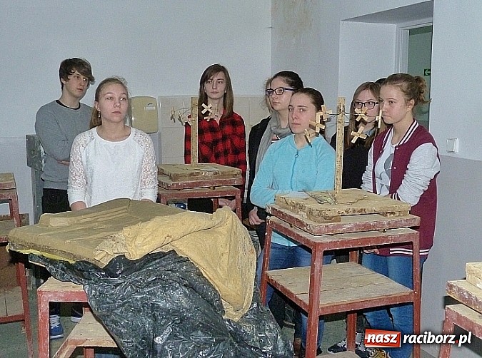 Zdjęcie w galerii na portalu naszraciborz.pl: Uczniowie G1 wystawiają prace w Bibliotece Pedagogicznej  wiadomości z regionu