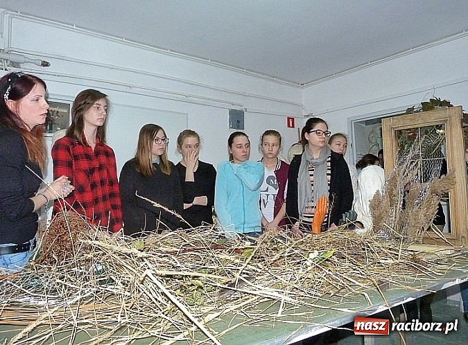 Zdjęcie w galerii na portalu naszraciborz.pl: Uczniowie G1 wystawiają prace w Bibliotece Pedagogicznej  wiadomości z regionu