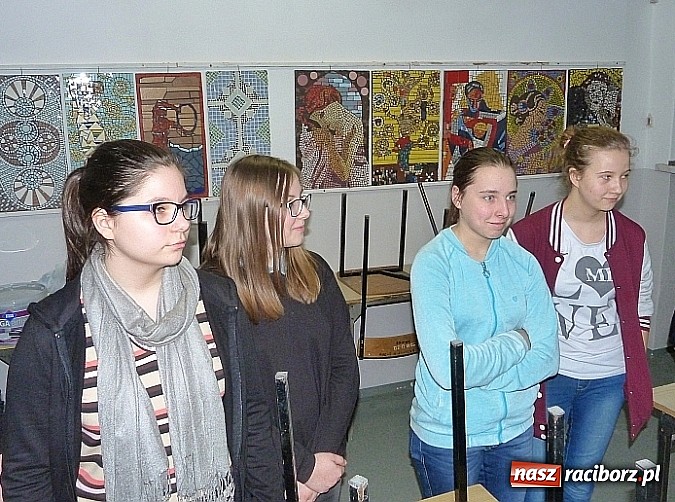 Zdjęcie w galerii na portalu naszraciborz.pl: Uczniowie G1 wystawiają prace w Bibliotece Pedagogicznej  wiadomości z regionu