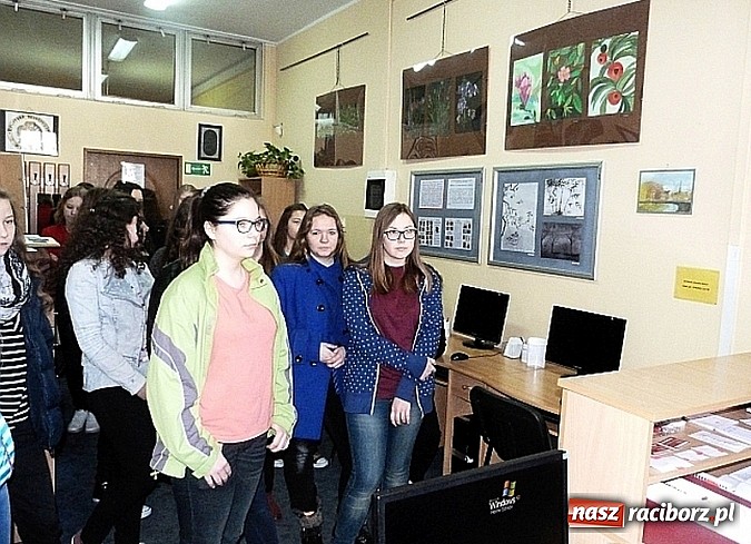 Zdjęcie w galerii na portalu naszraciborz.pl: Uczniowie G1 wystawiają prace w Bibliotece Pedagogicznej  wiadomości z regionu
