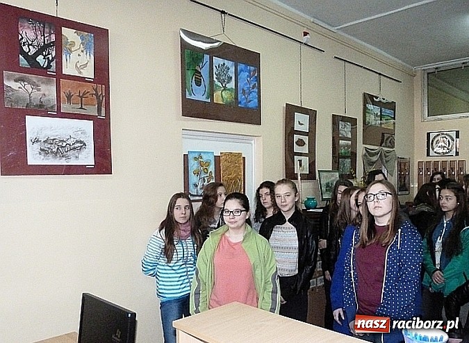 Zdjęcie w galerii na portalu naszraciborz.pl: Uczniowie G1 wystawiają prace w Bibliotece Pedagogicznej  wiadomości z regionu