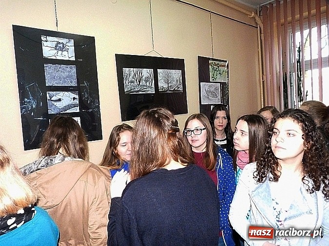Zdjęcie w galerii na portalu naszraciborz.pl: Uczniowie G1 wystawiają prace w Bibliotece Pedagogicznej  wiadomości z regionu