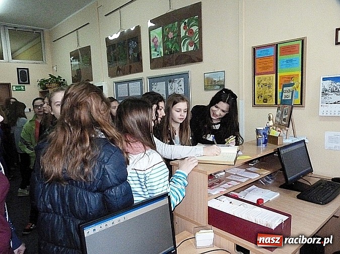 Zdjęcie w galerii na portalu naszraciborz.pl: Uczniowie G1 wystawiają prace w Bibliotece Pedagogicznej  wiadomości z regionu