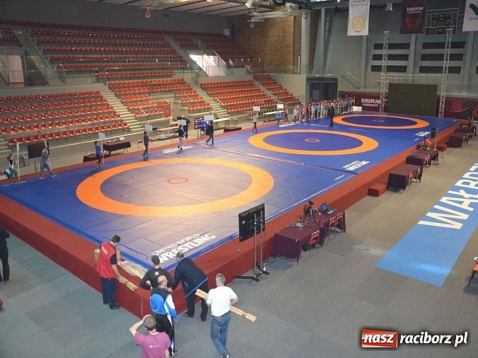 Zdjęcie w galerii na portalu naszraciborz.pl: Rozpoczęły się Mistrzostwa Europy w zapasach wiadomości z regionu