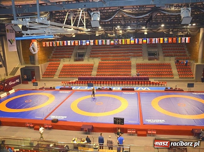 Zdjęcie w galerii na portalu naszraciborz.pl: Rozpoczęły się Mistrzostwa Europy w zapasach wiadomości z regionu