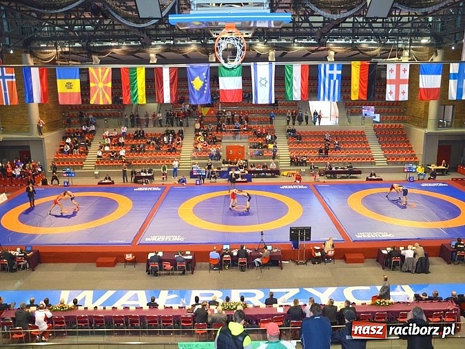 Zdjęcie w galerii na portalu naszraciborz.pl: Rozpoczęły się Mistrzostwa Europy w zapasach wiadomości z regionu
