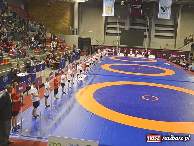 Zdjęcie w galerii na portalu naszraciborz.pl: Rozpoczęły się Mistrzostwa Europy w zapasach wiadomości z regionu
