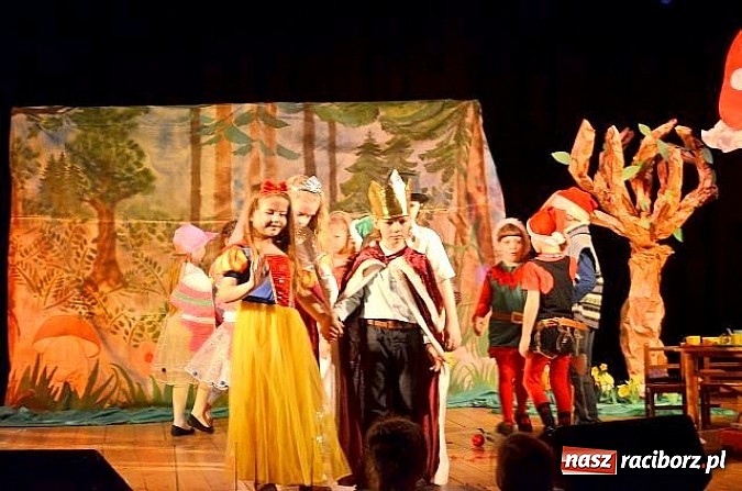 Zdjęcie w galerii na portalu naszraciborz.pl: Mali tancerze z Kuźni Raciborskiej wiadomości z regionu