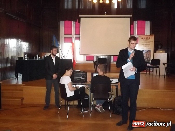 Zdjęcie w galerii na portalu naszraciborz.pl: Bartłomiej Błaszczyk najlepszy w Powiatowym Konkursie Wiedzy o Społeczeństwie wiadomości z regionu