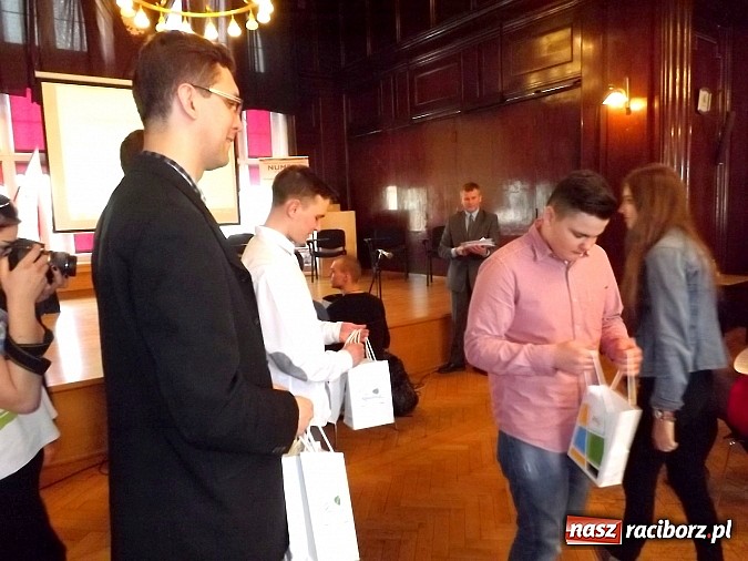 Zdjęcie w galerii na portalu naszraciborz.pl: Bartłomiej Błaszczyk najlepszy w Powiatowym Konkursie Wiedzy o Społeczeństwie wiadomości z regionu