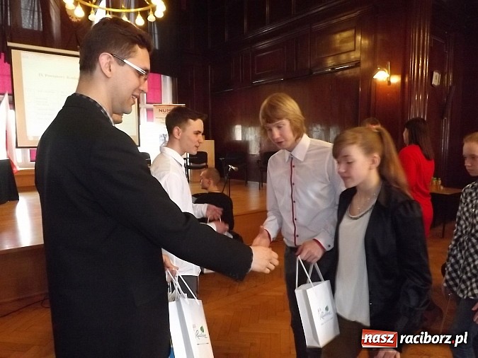 Zdjęcie w galerii na portalu naszraciborz.pl: Bartłomiej Błaszczyk najlepszy w Powiatowym Konkursie Wiedzy o Społeczeństwie wiadomości z regionu