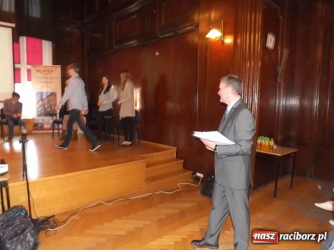 Zdjęcie w galerii na portalu naszraciborz.pl: Bartłomiej Błaszczyk najlepszy w Powiatowym Konkursie Wiedzy o Społeczeństwie wiadomości z regionu