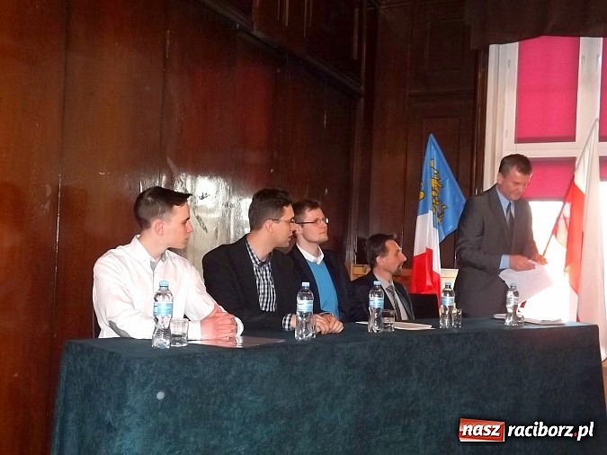 Zdjęcie w galerii na portalu naszraciborz.pl: Bartłomiej Błaszczyk najlepszy w Powiatowym Konkursie Wiedzy o Społeczeństwie wiadomości z regionu