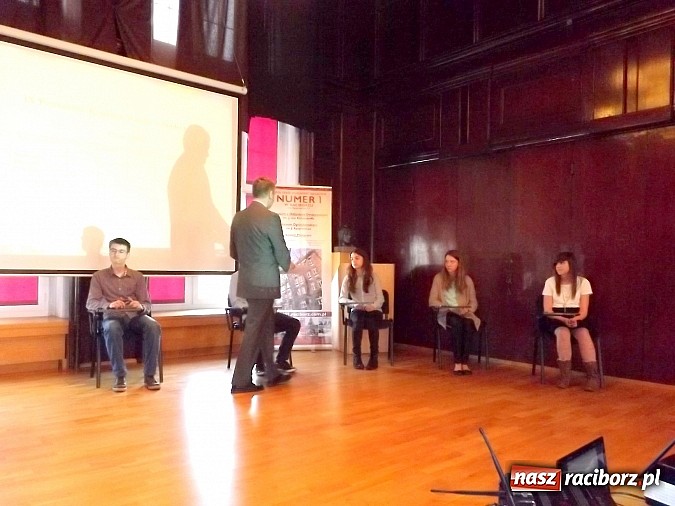 Zdjęcie w galerii na portalu naszraciborz.pl: Bartłomiej Błaszczyk najlepszy w Powiatowym Konkursie Wiedzy o Społeczeństwie wiadomości z regionu