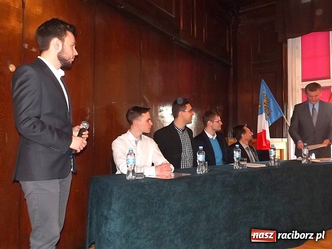 Zdjęcie w galerii na portalu naszraciborz.pl: Bartłomiej Błaszczyk najlepszy w Powiatowym Konkursie Wiedzy o Społeczeństwie wiadomości z regionu