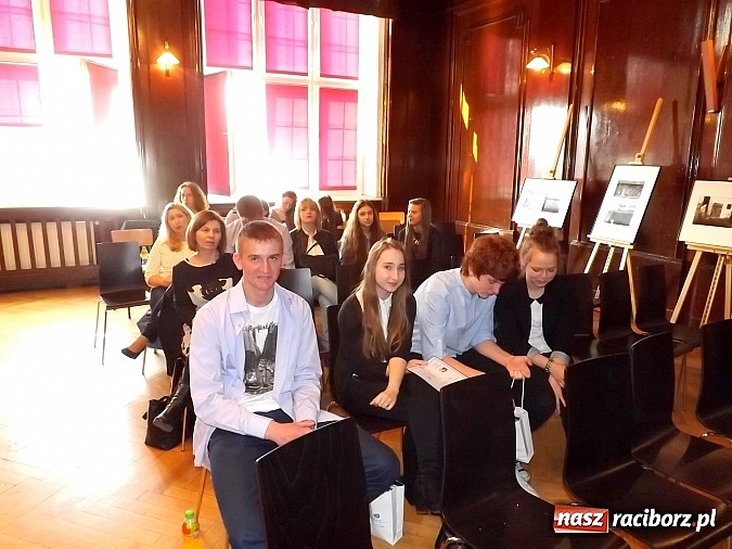 Zdjęcie w galerii na portalu naszraciborz.pl: Bartłomiej Błaszczyk najlepszy w Powiatowym Konkursie Wiedzy o Społeczeństwie wiadomości z regionu