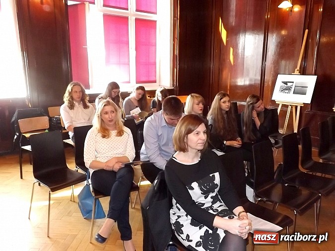 Zdjęcie w galerii na portalu naszraciborz.pl: Bartłomiej Błaszczyk najlepszy w Powiatowym Konkursie Wiedzy o Społeczeństwie wiadomości z regionu