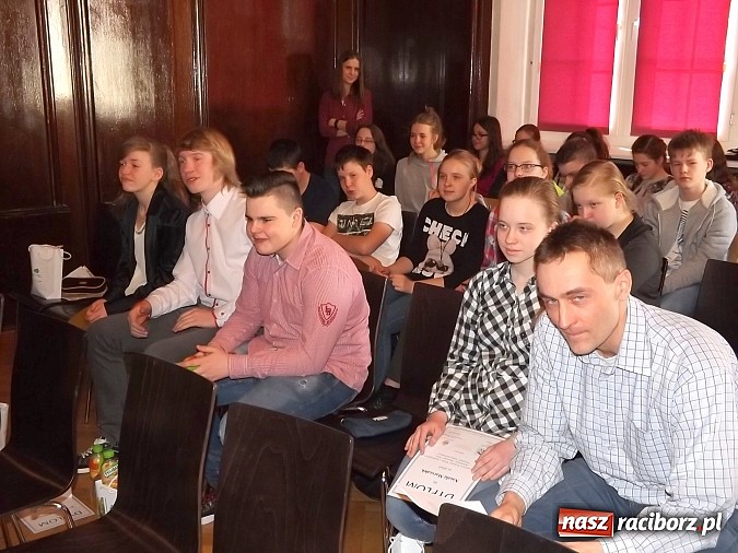 Zdjęcie w galerii na portalu naszraciborz.pl: Bartłomiej Błaszczyk najlepszy w Powiatowym Konkursie Wiedzy o Społeczeństwie wiadomości z regionu