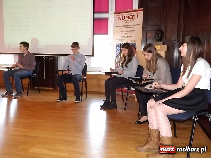 Zdjęcie w galerii na portalu naszraciborz.pl: Bartłomiej Błaszczyk najlepszy w Powiatowym Konkursie Wiedzy o Społeczeństwie wiadomości z regionu