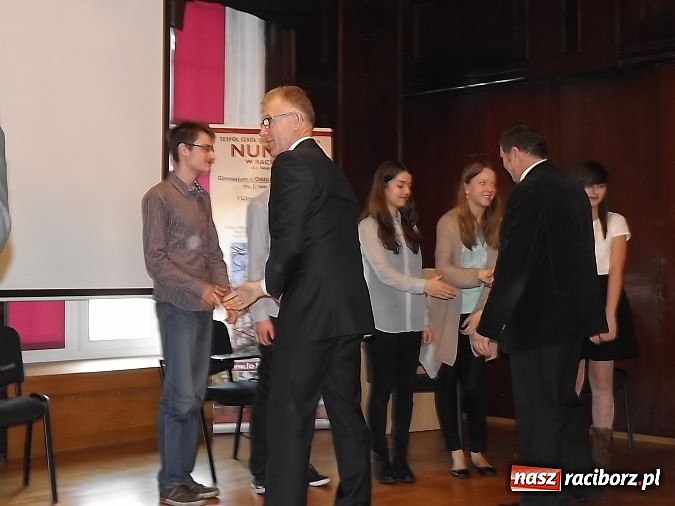 Zdjęcie w galerii na portalu naszraciborz.pl: Bartłomiej Błaszczyk najlepszy w Powiatowym Konkursie Wiedzy o Społeczeństwie wiadomości z regionu