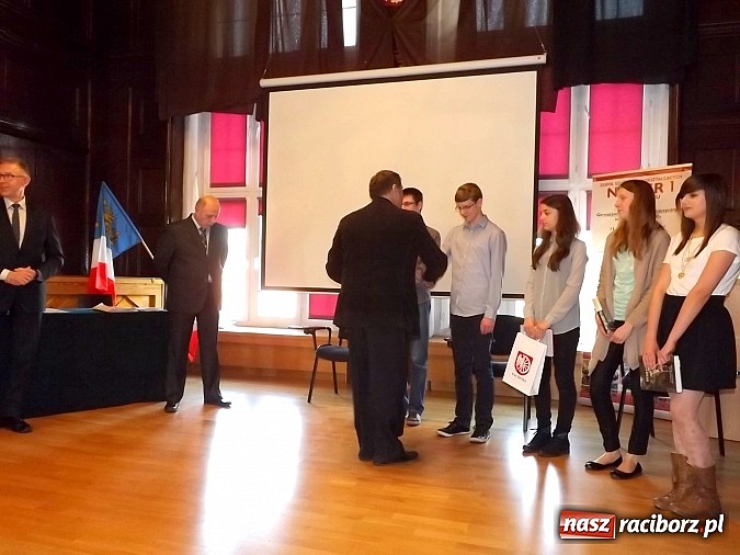 Zdjęcie w galerii na portalu naszraciborz.pl: Bartłomiej Błaszczyk najlepszy w Powiatowym Konkursie Wiedzy o Społeczeństwie wiadomości z regionu
