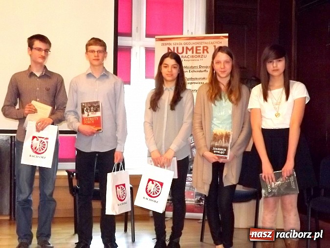 Zdjęcie w galerii na portalu naszraciborz.pl: Bartłomiej Błaszczyk najlepszy w Powiatowym Konkursie Wiedzy o Społeczeństwie wiadomości z regionu