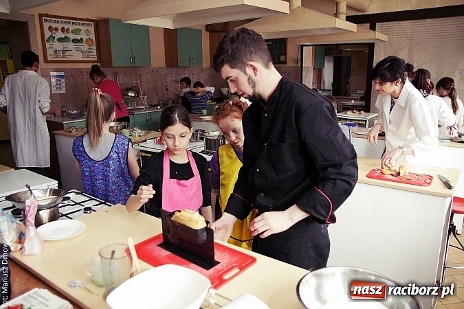 Zdjęcie w galerii na portalu naszraciborz.pl: Baranki i zajączki w wykonaniu uczniów SP 4 i ZSZ  wiadomości z regionu