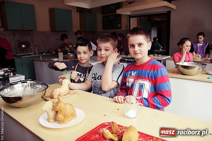 Zdjęcie w galerii na portalu naszraciborz.pl: Baranki i zajączki w wykonaniu uczniów SP 4 i ZSZ  wiadomości z regionu