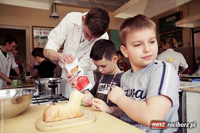 Zdjęcie w galerii na portalu naszraciborz.pl: Baranki i zajączki w wykonaniu uczniów SP 4 i ZSZ  wiadomości z regionu