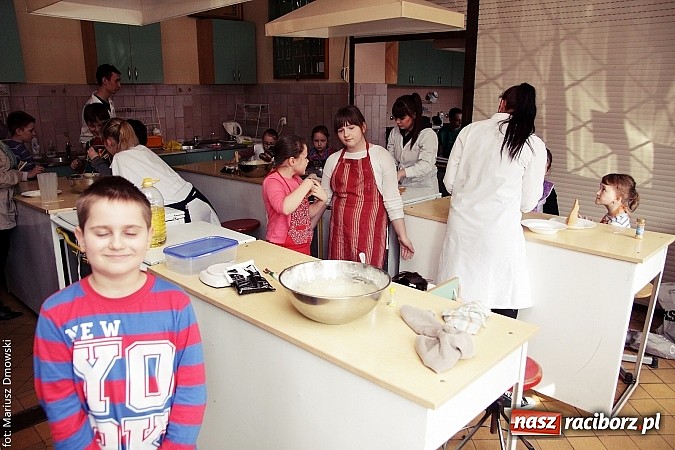 Zdjęcie w galerii na portalu naszraciborz.pl: Baranki i zajączki w wykonaniu uczniów SP 4 i ZSZ  wiadomości z regionu