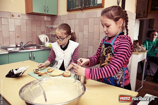 Zdjęcie w galerii na portalu naszraciborz.pl: Baranki i zajączki w wykonaniu uczniów SP 4 i ZSZ  wiadomości z regionu
