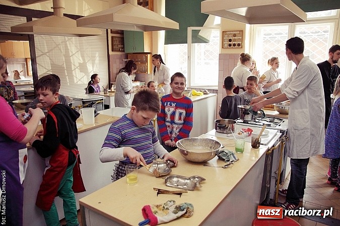 Zdjęcie w galerii na portalu naszraciborz.pl: Baranki i zajączki w wykonaniu uczniów SP 4 i ZSZ  wiadomości z regionu