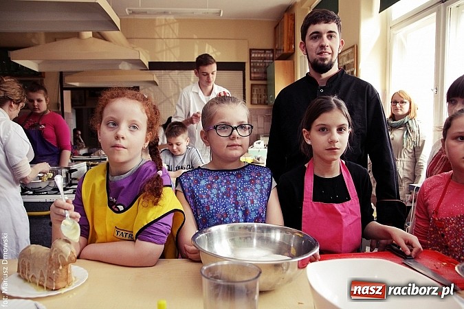 Zdjęcie w galerii na portalu naszraciborz.pl: Baranki i zajączki w wykonaniu uczniów SP 4 i ZSZ  wiadomości z regionu