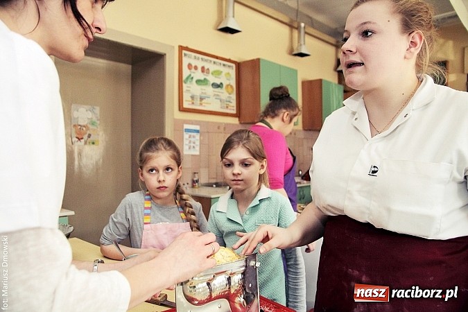 Zdjęcie w galerii na portalu naszraciborz.pl: Baranki i zajączki w wykonaniu uczniów SP 4 i ZSZ  wiadomości z regionu