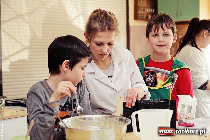 Zdjęcie w galerii na portalu naszraciborz.pl: Baranki i zajączki w wykonaniu uczniów SP 4 i ZSZ  wiadomości z regionu