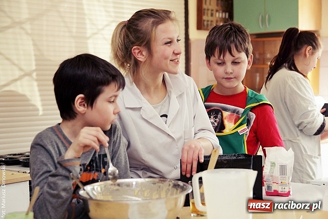 Zdjęcie w galerii na portalu naszraciborz.pl: Baranki i zajączki w wykonaniu uczniów SP 4 i ZSZ  wiadomości z regionu