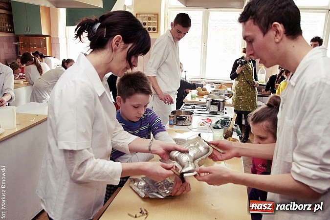 Zdjęcie w galerii na portalu naszraciborz.pl: Baranki i zajączki w wykonaniu uczniów SP 4 i ZSZ  wiadomości z regionu