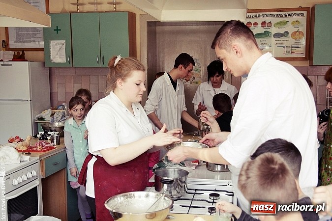 Zdjęcie w galerii na portalu naszraciborz.pl: Baranki i zajączki w wykonaniu uczniów SP 4 i ZSZ  wiadomości z regionu