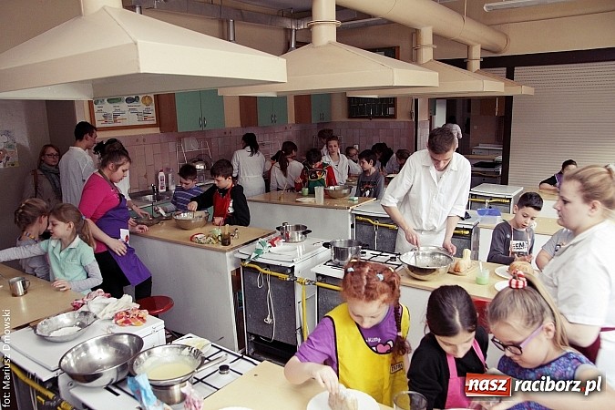 Zdjęcie w galerii na portalu naszraciborz.pl: Baranki i zajączki w wykonaniu uczniów SP 4 i ZSZ  wiadomości z regionu