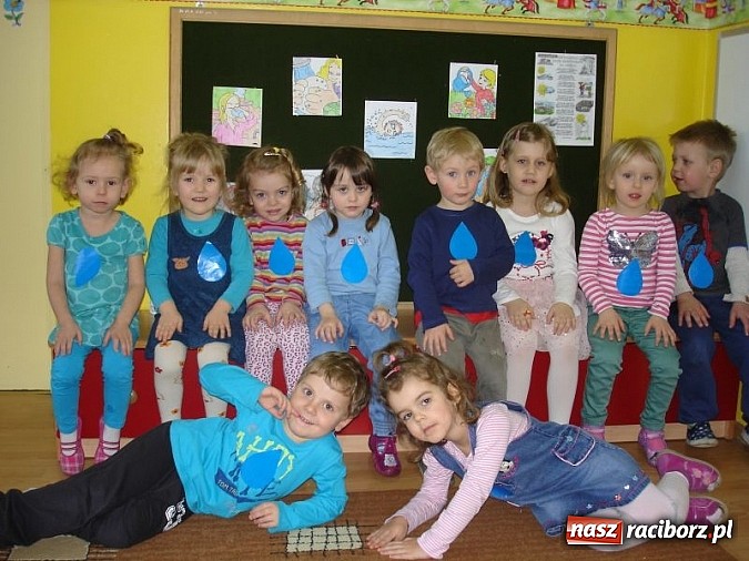 Zdjęcie w galerii na portalu naszraciborz.pl: Zabawy z kropelkami, czyli Międzynarodowy Dzień Wody w P17  wiadomości z regionu