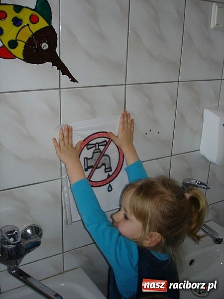 Zdjęcie w galerii na portalu naszraciborz.pl: Zabawy z kropelkami, czyli Międzynarodowy Dzień Wody w P17  wiadomości z regionu