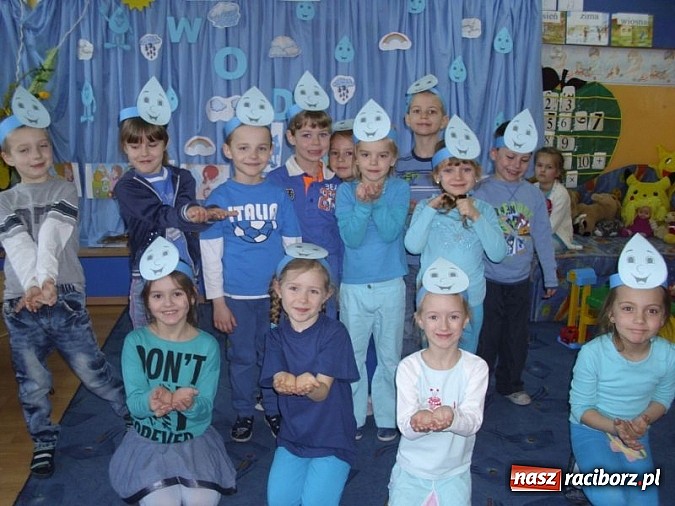 Zdjęcie w galerii na portalu naszraciborz.pl: Zabawy z kropelkami, czyli Międzynarodowy Dzień Wody w P17  wiadomości z regionu