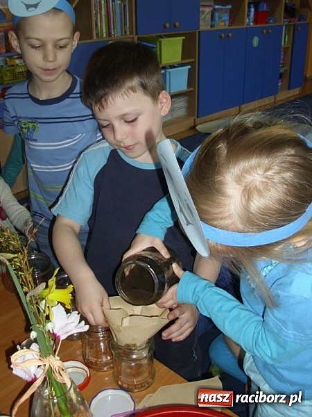 Zdjęcie w galerii na portalu naszraciborz.pl: Zabawy z kropelkami, czyli Międzynarodowy Dzień Wody w P17  wiadomości z regionu