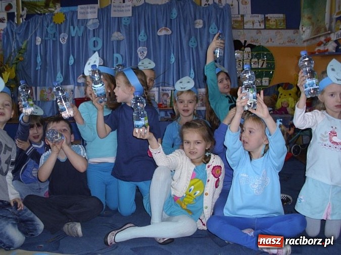 Zdjęcie w galerii na portalu naszraciborz.pl: Zabawy z kropelkami, czyli Międzynarodowy Dzień Wody w P17  wiadomości z regionu