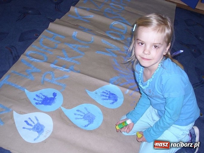 Zdjęcie w galerii na portalu naszraciborz.pl: Zabawy z kropelkami, czyli Międzynarodowy Dzień Wody w P17  wiadomości z regionu